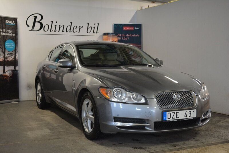 Grå Begagnad 2009 Jaguar XF Sedan | 84 900 kr (Bra pris) - Bild 1/4