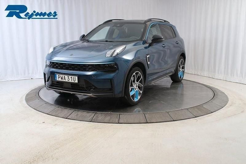 Blå (blå metallic) Begagnad 2023 Lynk & Co 01 SUV | 309 800 kr (Marknadspris) - Bild 1/1