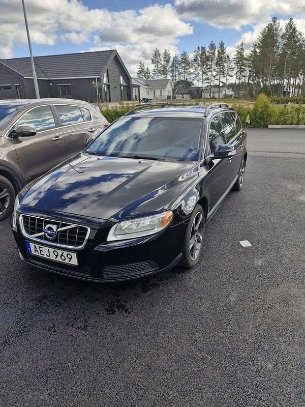 Svart Begagnad 2010 Volvo V70 Kinetic Kombi | 42 000 kr (Marknadspris) - Bild 1/3