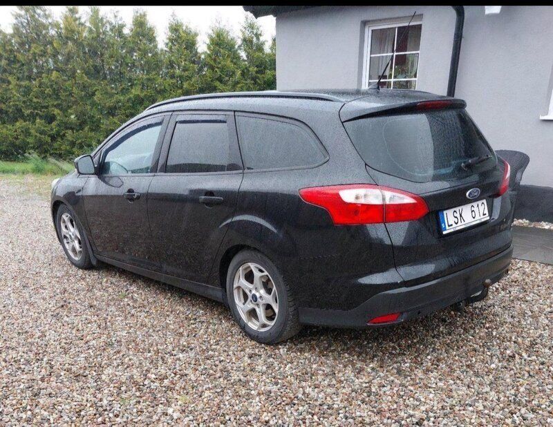 Svart Begagnad 2011 Ford Focus Trend Kombi | 32 000 kr (Bra pris) - Bild 1/4