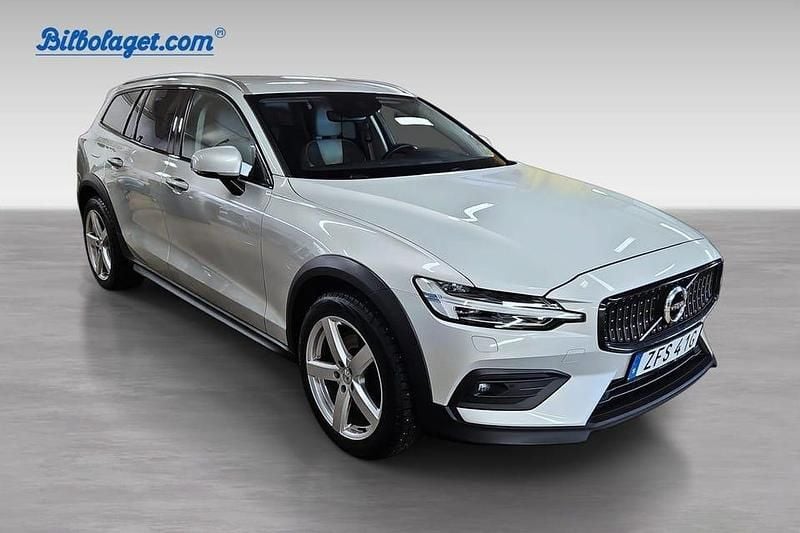 Begagnad Volvo V60 CC SE 203 HK (149 kW) 2020 Vit Kombi