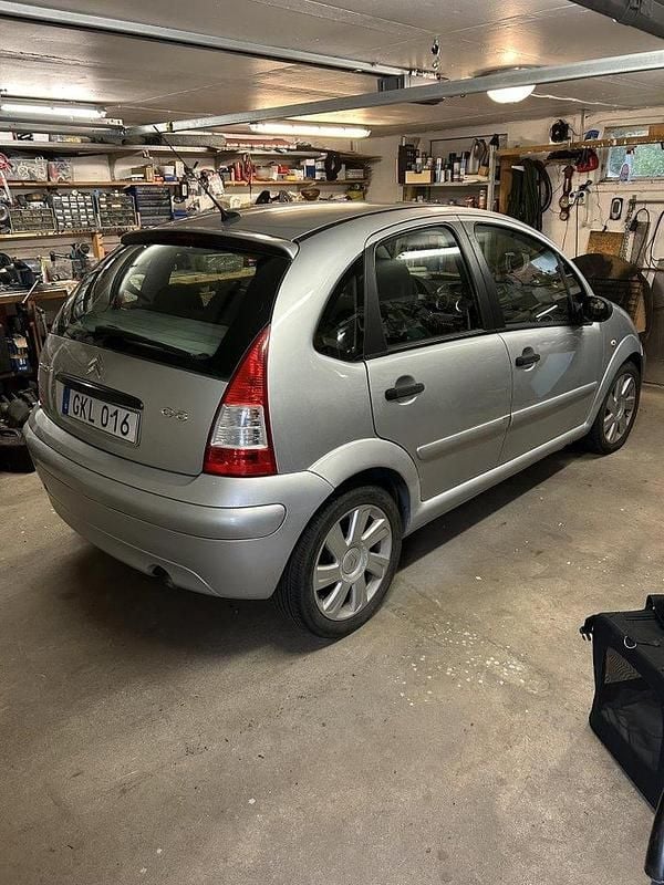 Silver Begagnad 2008 Citroën C3 Halvkombi | 11 000 kr (Bra pris) - Bild 1/3