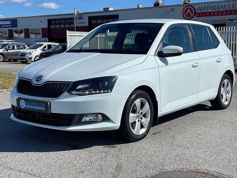 Vit Begagnad 2018 Skoda Fabia Style Halvkombi | 112 900 kr (Marknadspris) - Bild 1/4