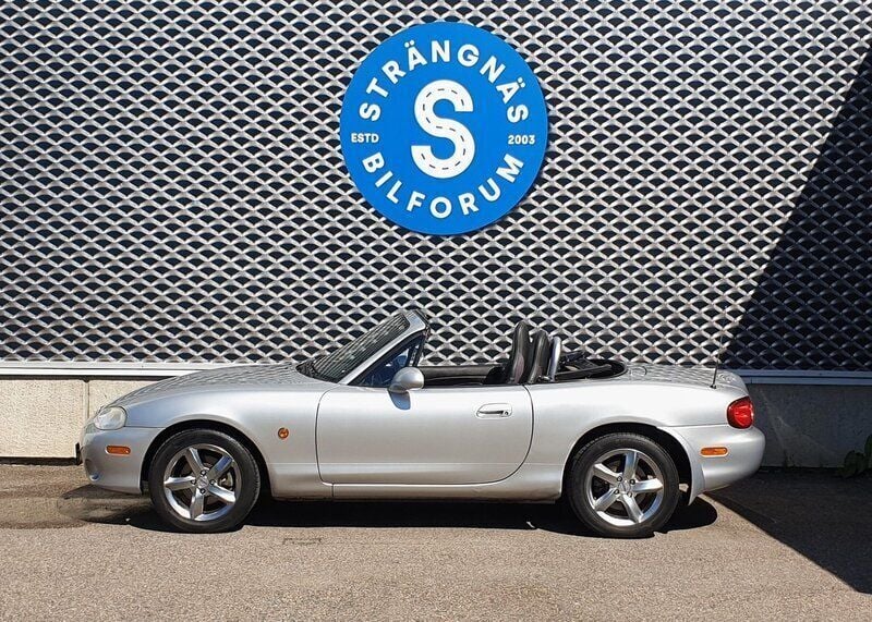Grå Begagnad 2004 Mazda MX5 Inclusive Cab | 95 000 kr (Marknadspris) - Bild 1/2