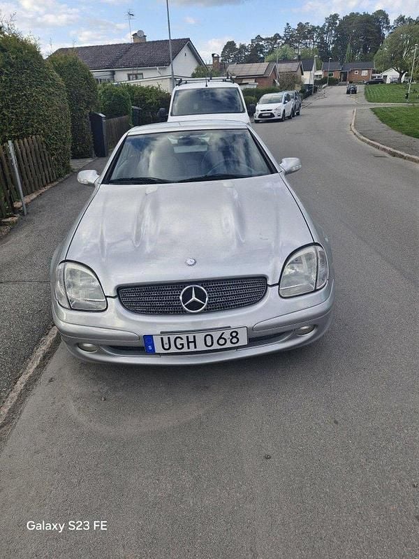 Silver Begagnad 2003 Mercedes SLK200 Cab | 50 000 kr (Bra pris) - Bild 1/4