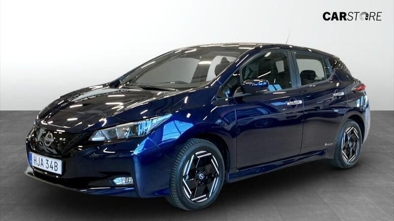 Mörkblå (blue) Begagnad 2023 Nissan Leaf Acenta Halvkombi | 179 900 kr (Bra pris) - Bild 1/4