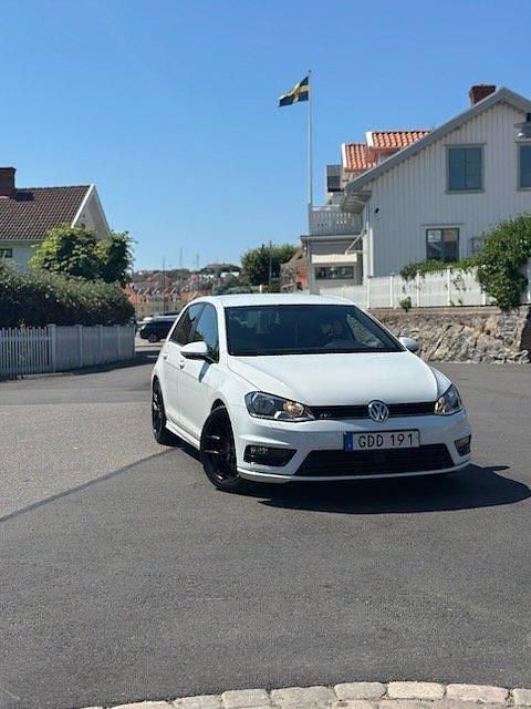 Vit Begagnad 2017 VW Golf VII GT Halvkombi | 145 000 kr (Marknadspris) - Bild 1/4