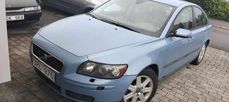Blå Begagnad 2004 Volvo S40 Sedan | 19 999 kr (Dyr) - Bild 1/4