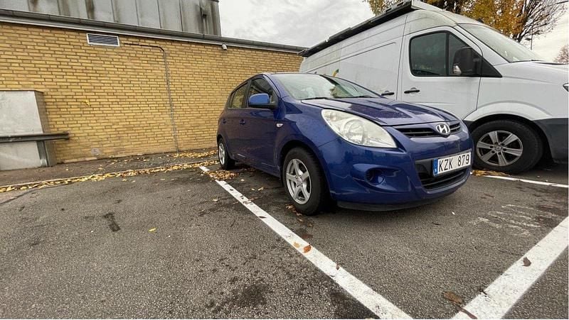 Blå Begagnad 2011 Hyundai i20 Select Halvkombi | 34 500 kr (Marknadspris) - Bild 1/3