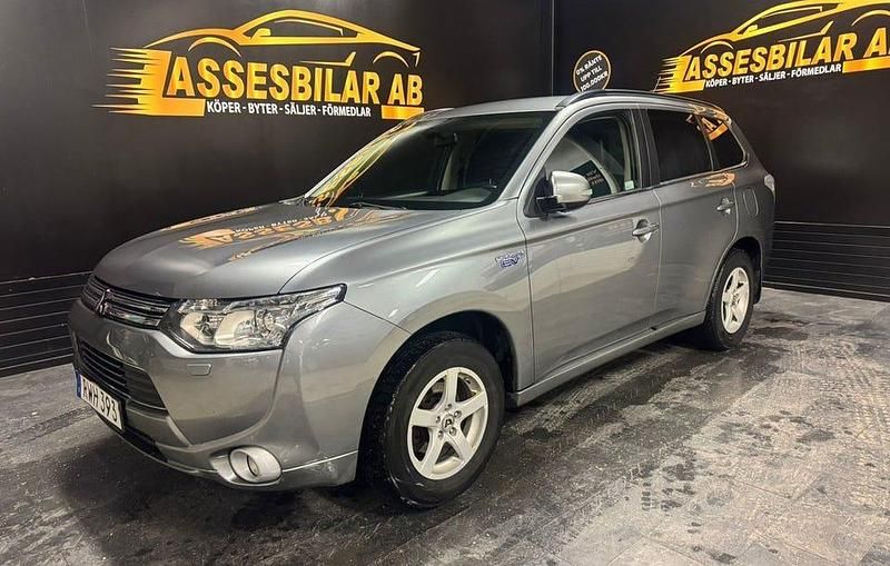 Begagnad Mitsubishi Outlander 203 HK (149 kW) 2014 Grå SUV