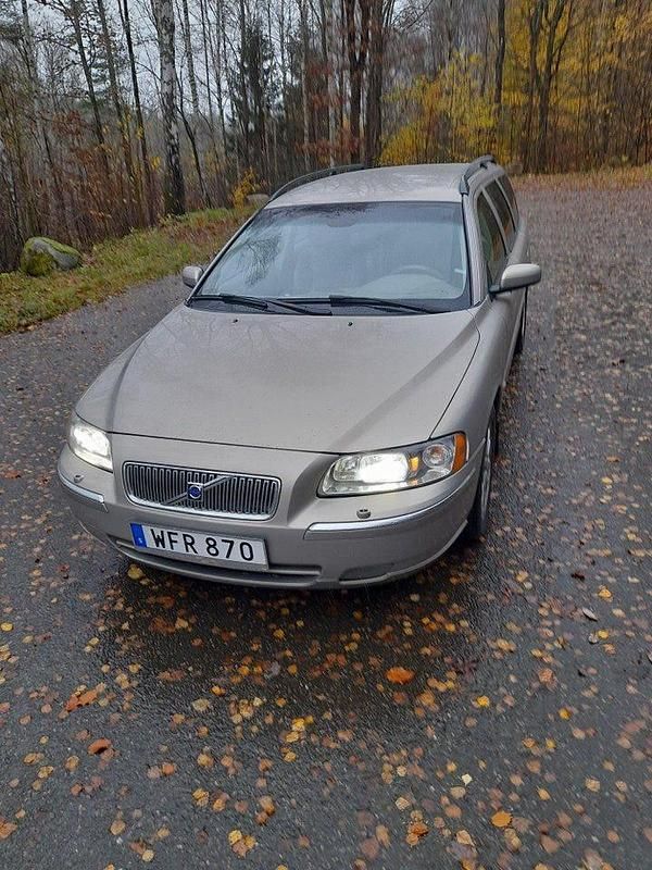 Begagnad 2005 Volvo V70 Summum Kombi | 16 500 kr (Superpris) - Bild 1/4