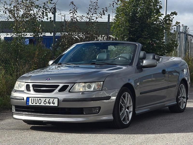 Ljusgrå Begagnad 2004 Saab 9-3 Cabriolet Aero Cab | 89 900 kr (Marknadspris) - Bild 1/4