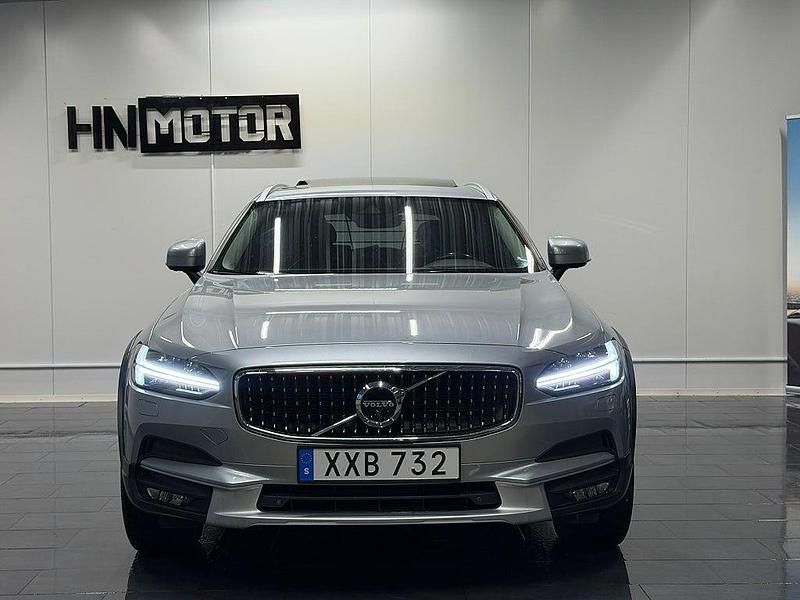 Begagnad Volvo V90 CC Inscription 190 HK (139 kW) 2018 Silver Kombi