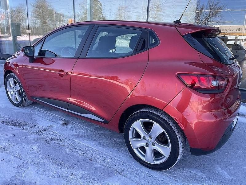 Begagnad Renault Clio IV 90 HK (66 kW) 2013 Röd Halvkombi