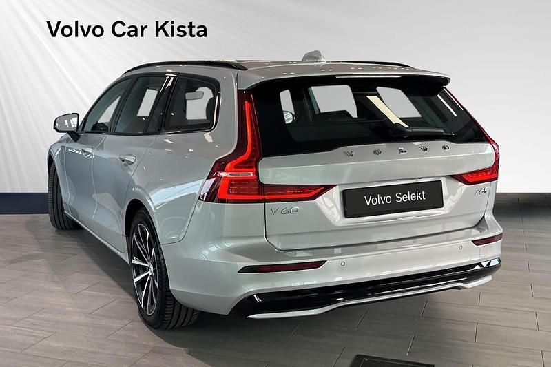 Begagnad Volvo V60 Plus 355 HK (261 kW) 2024 Silver Kombi