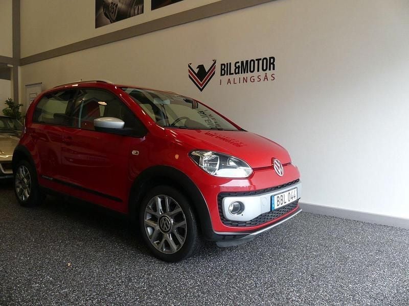 Röd Begagnad 2014 VW up! Halvkombi | 54 900 kr (Marknadspris) - Bild 1/4