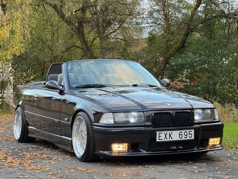 Begagnad BMW 328 M Sport 193 HK (141 kW) 1996 Svart Cab