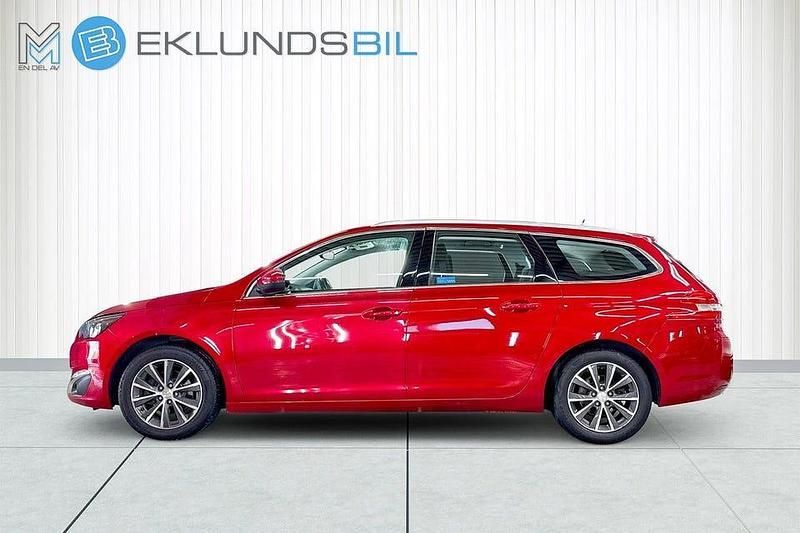 Begagnad Peugeot 308 SW Allure 131 HK (96 kW) 2016 Ljusröd Kombi