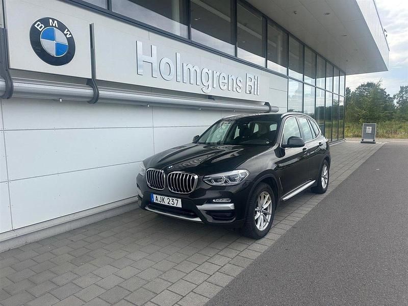 Brun Begagnad 2018 BMW X3 SUV | 239 900 kr (Marknadspris) - Bild 1/4