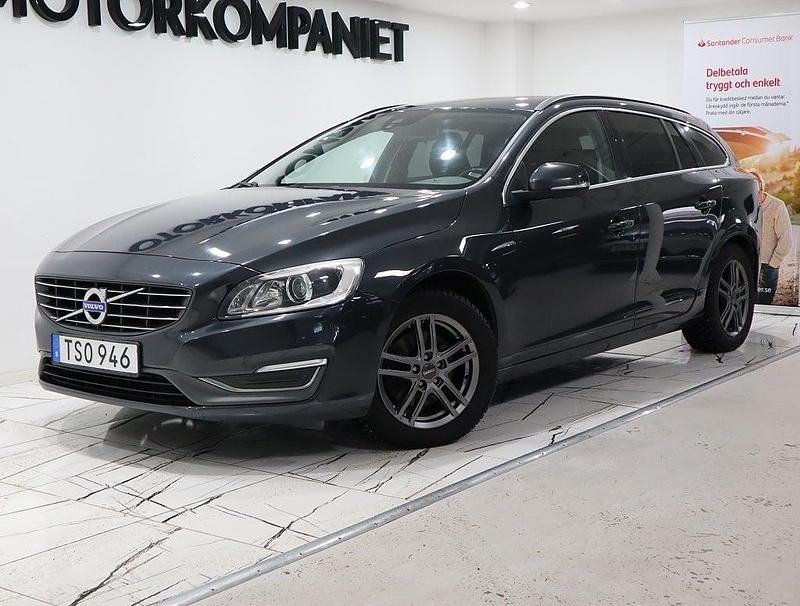 Mörkgrå Begagnad 2014 Volvo V60 Momentum Kombi | 129 900 kr - Bild 1/4