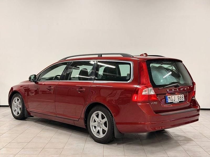 Begagnad Volvo V70 Momentum 116 HK (85 kW) 2011 Röd Kombi