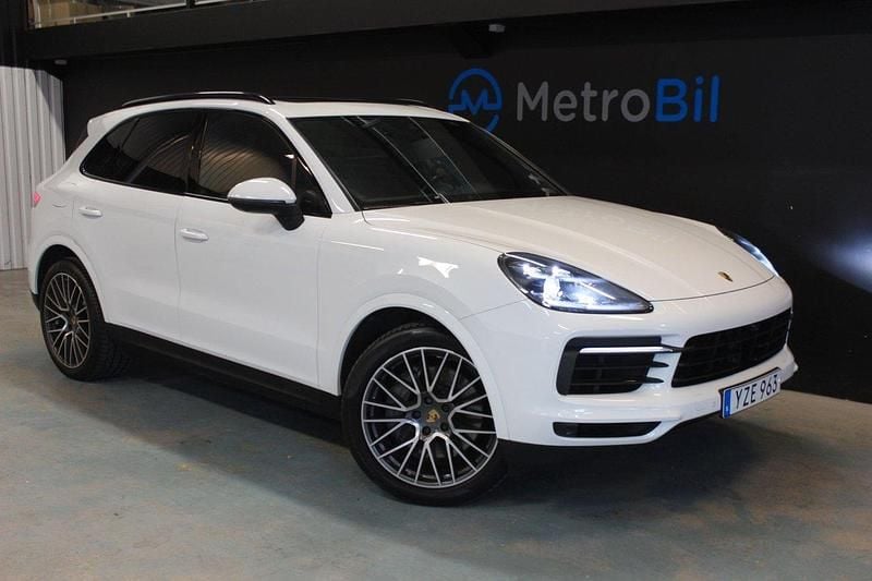 Vit Begagnad 2017 Porsche Cayenne SUV | 479 900 kr - Bild 1/4