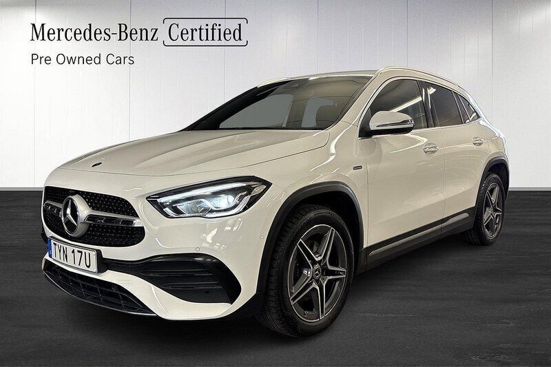 Vit Begagnad 2020 Mercedes GLA250 AMG SUV | 348 900 kr (Marknadspris) - Bild 1/4
