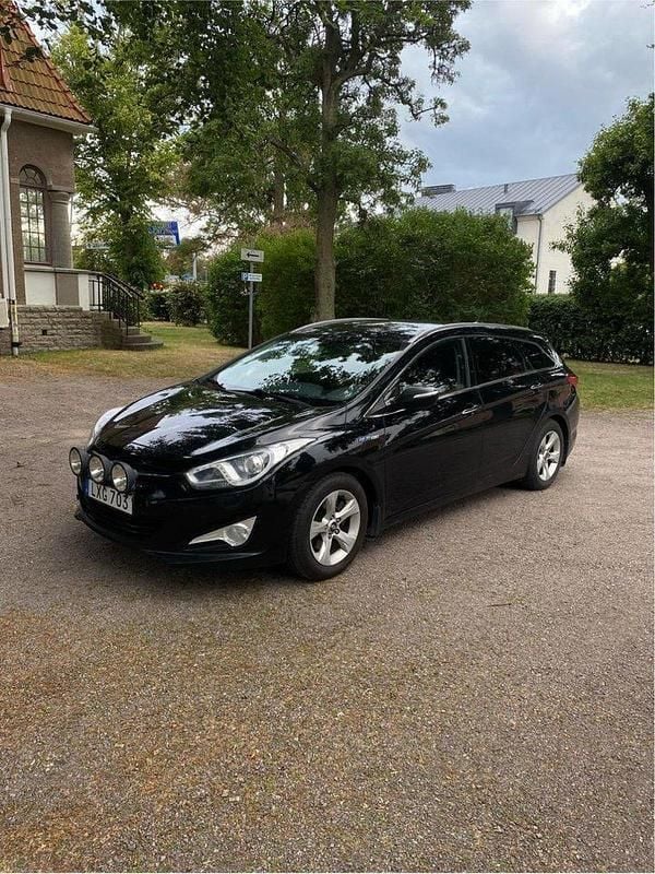 Svart Begagnad 2012 Hyundai i40 Kombi | 57 000 kr (Marknadspris) - Bild 1/4