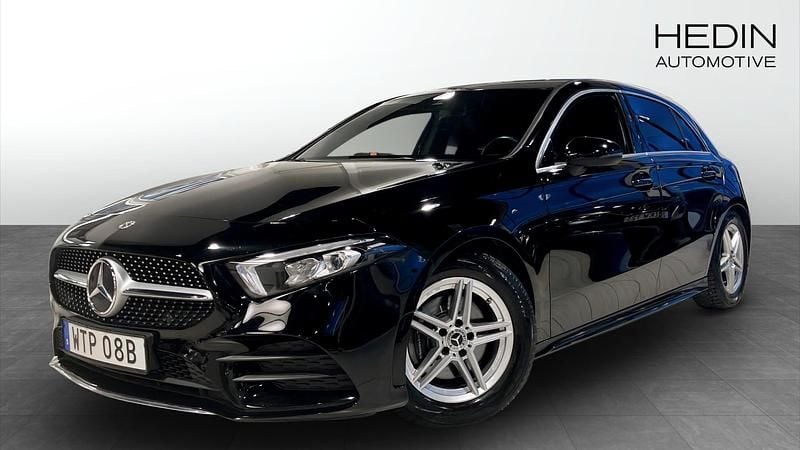 Svart Begagnad 2020 Mercedes A180 AMG Halvkombi | 239 900 kr (Marknadspris) - Bild 1/4