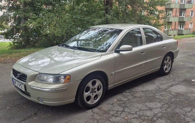 Begagnad 2005 Volvo S60 Sedan | 25 000 kr (Marknadspris) - Bild 1/4