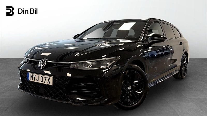 Svart Begagnad 2025 VW Passat R-line Kombi | 499 900 kr - Bild 1/4