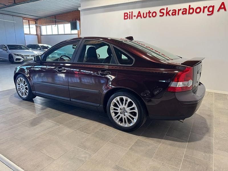 Begagnad Volvo S40 Kinetic 220 HK (161 kW) 2006 Röd Sedan