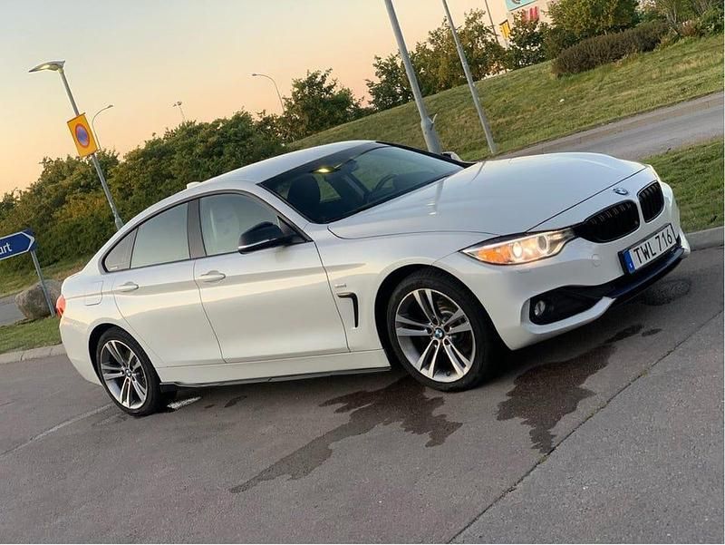Vit Begagnad 2017 BMW 420 Gran Coupé Sportkupé | 186 500 kr (Superpris) - Bild 1/4