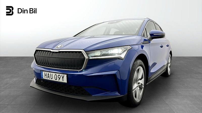 Blå (energy blue) Begagnad 2023 Skoda Enyaq iV SUV | 389 500 kr (Marknadspris) - Bild 1/4