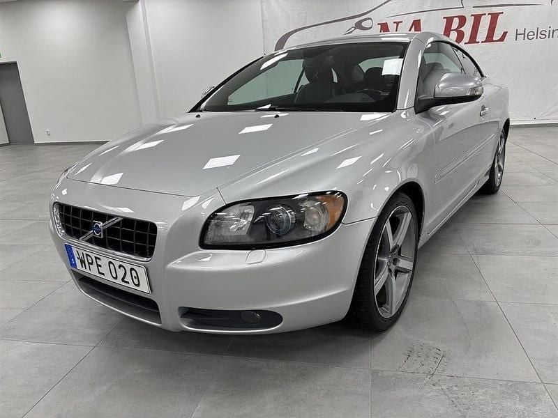 Silver Begagnad 2010 Volvo C70 Momentum Cab | 99 900 kr (Marknadspris) - Bild 1/4