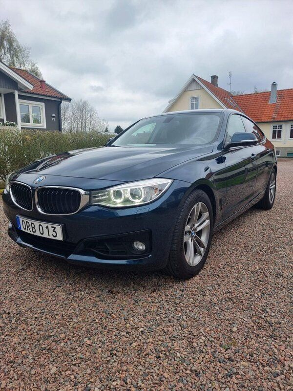 Blå Begagnad 2014 BMW 320 Gran Turismo Halvkombi | 174 000 kr (Marknadspris) - Bild 1/4