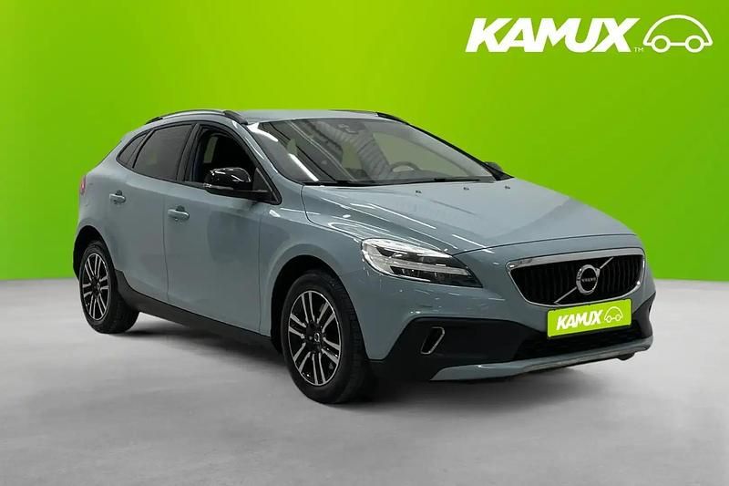 Blå Begagnad 2017 Volvo V40 Halvkombi | 114 800 kr (Marknadspris) - Bild 1/4
