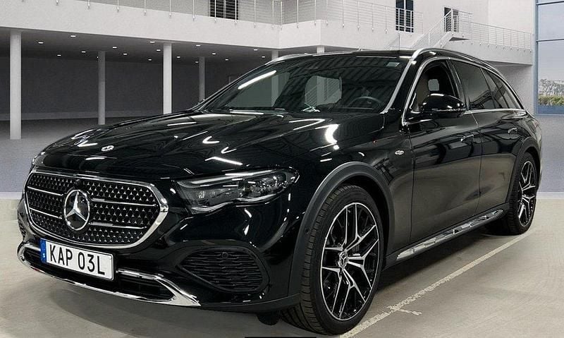 Svart Begagnad 2024 Mercedes E300 Kombi | 759 000 kr (Dyr) - Bild 1/4