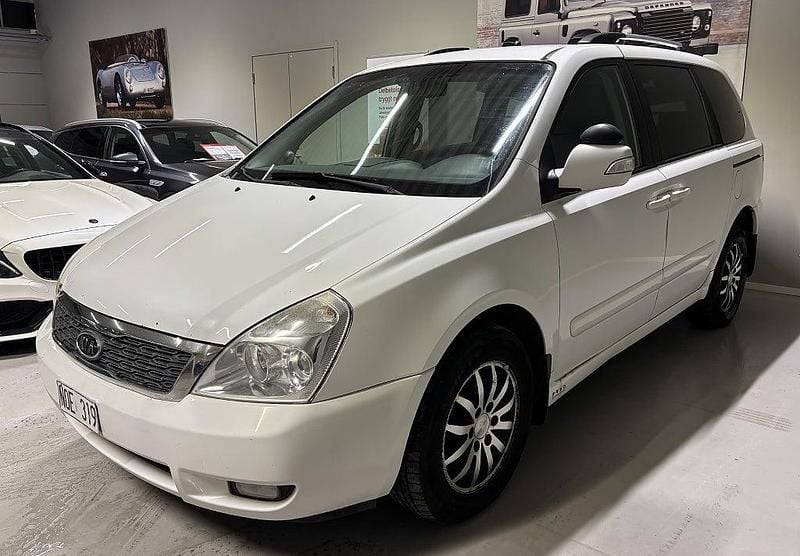Vit Begagnad 2010 Kia Carnival Minibuss | 59 900 kr - Bild 1/4