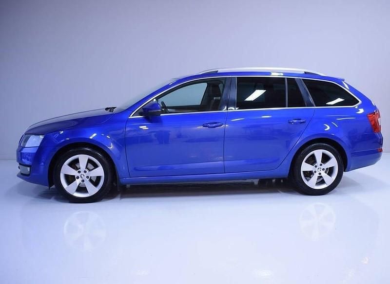 Blå Begagnad 2014 Skoda Octavia Kombi | 94 900 kr (Marknadspris) - Bild 1/4