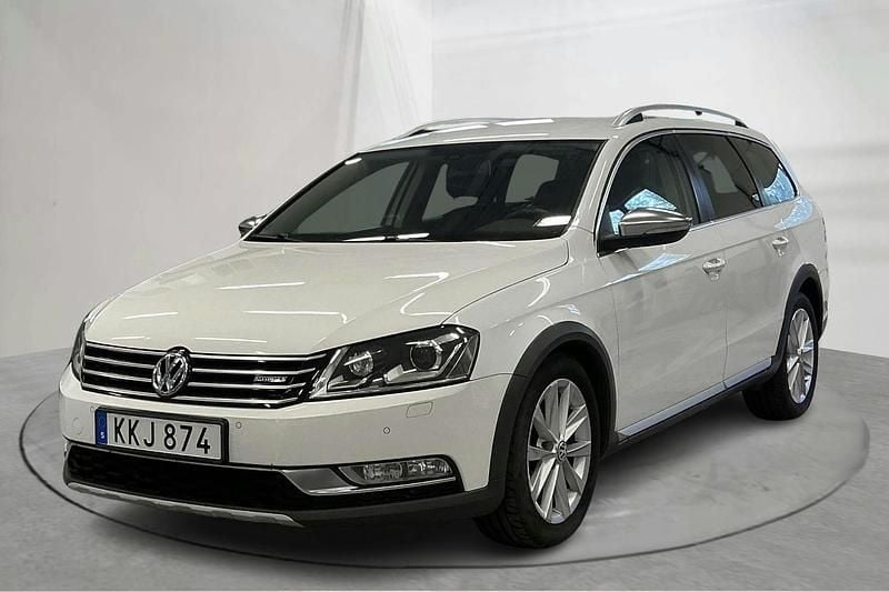 Vit Begagnad 2015 VW Passat Sedan | 97 000 kr (Bra pris) - Bild 1/4