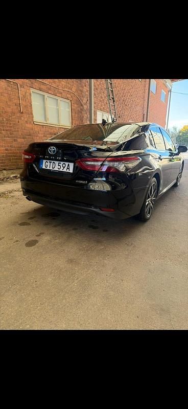 Begagnad Toyota Camry Hybrid 218 HK (160 kW) 2022 Sedan
