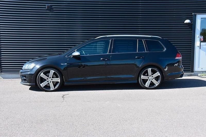 Begagnad VW Golf VII R 301 HK (221 kW) 2016 Svart Kombi