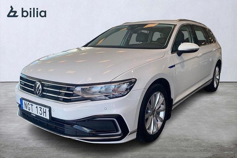 Vit Begagnad 2020 VW Passat GTE Kombi | 219 000 kr (Marknadspris) - Bild 1/3