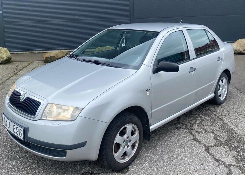 Silver Begagnad 2002 Skoda Fabia Sedan | 25 000 kr (Marknadspris) - Bild 1/4