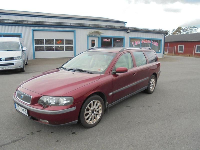 Röd Begagnad 2004 Volvo V70 Business Edition Kombi | 39 900 kr (Dyr) - Bild 1/4