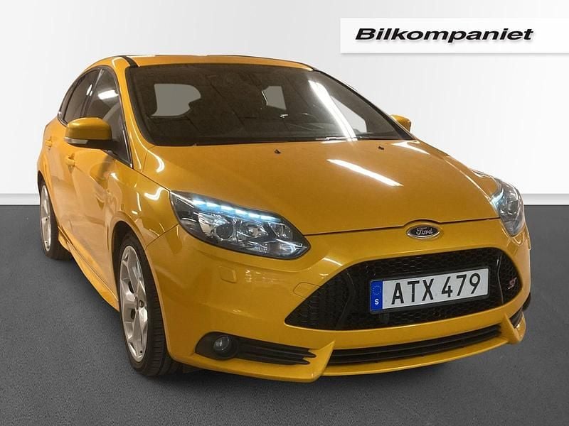 Begagnad Ford Focus ST 253 HK (186 kW) 2014 Gul Halvkombi