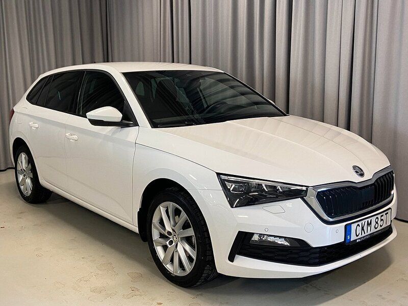 Vit Begagnad 2022 Skoda Scala Style Halvkombi | 199 900 kr (Marknadspris) - Bild 1/3