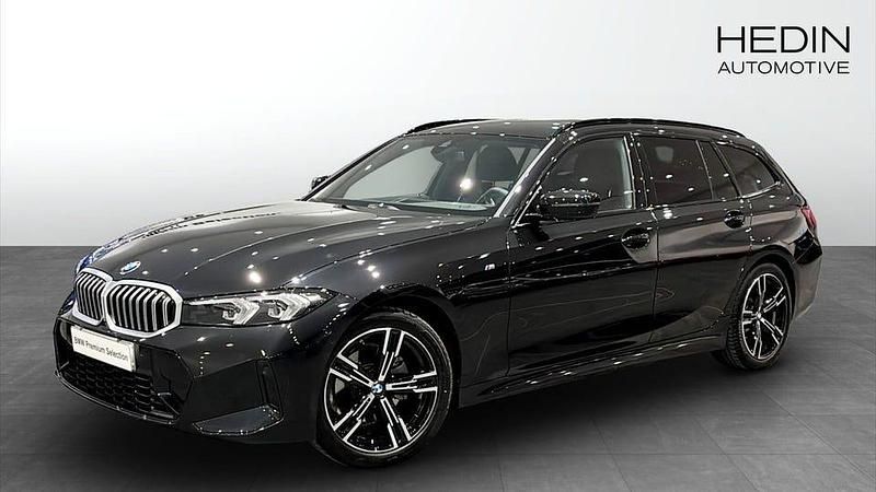 Svart Begagnad 2025 BMW 320 M Sport Kombi | 494 700 kr (Dyr) - Bild 1/4