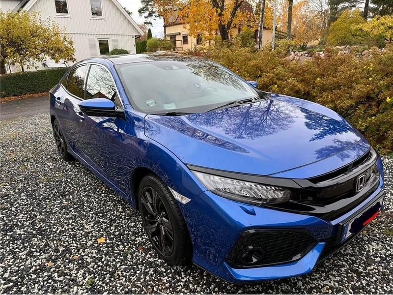 Extremt snygg och unik blå Begagnad 2017 Honda Civic Halvkombi | 130 000 kr (Superpris) - Bild 1/4